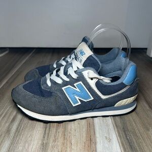 New Balance 574 Navy Blue Youth / Kids Size 2 Sneaker Shoes